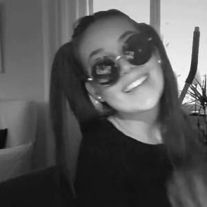 Meet your Posher, Michaela